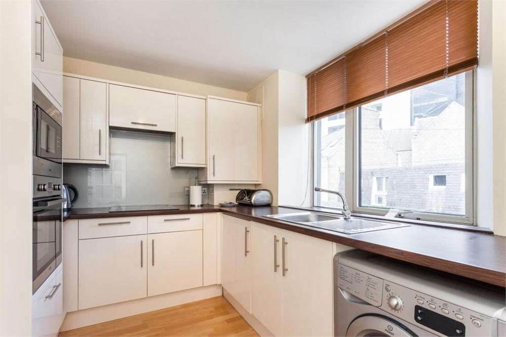 Chapel Street 42B First Floor 1-Bedroom Apartment, Aberdeen City Center ภายนอก รูปภาพ